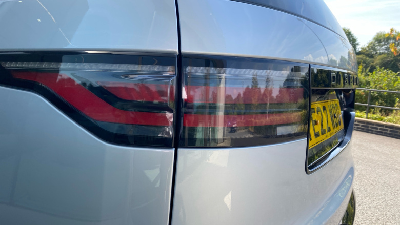 Land Rover Discovery 3.0 D300 R-Dynamic HSE 5dr Auto Diesel Station Wagon